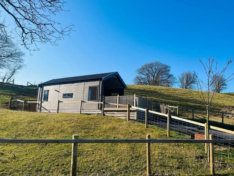 Meadow Retreat countryside lodge with private hot tub near Rhayader, Wales